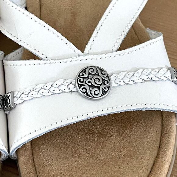 Minnetonka White Leather Boho Sandals Size 10 Silver Hardware Slip On Comfort - Picture 6 of 11